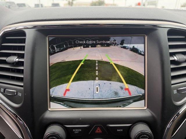 Used 2017 Jeep Grand Cherokee Limited image 16