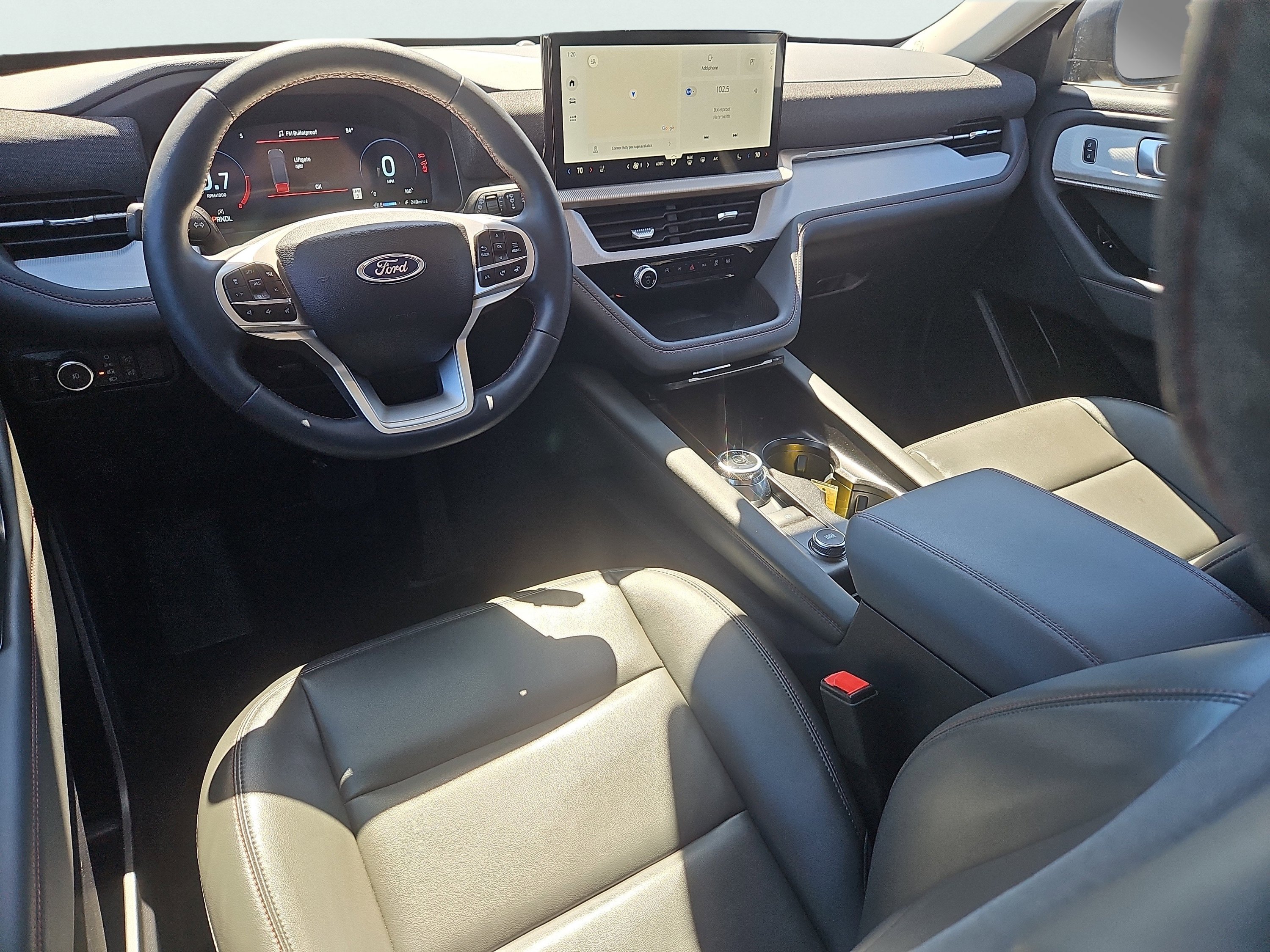 Certified 2025 Ford Explorer Active w/ Active Comfort Package AWD/4WD image 3