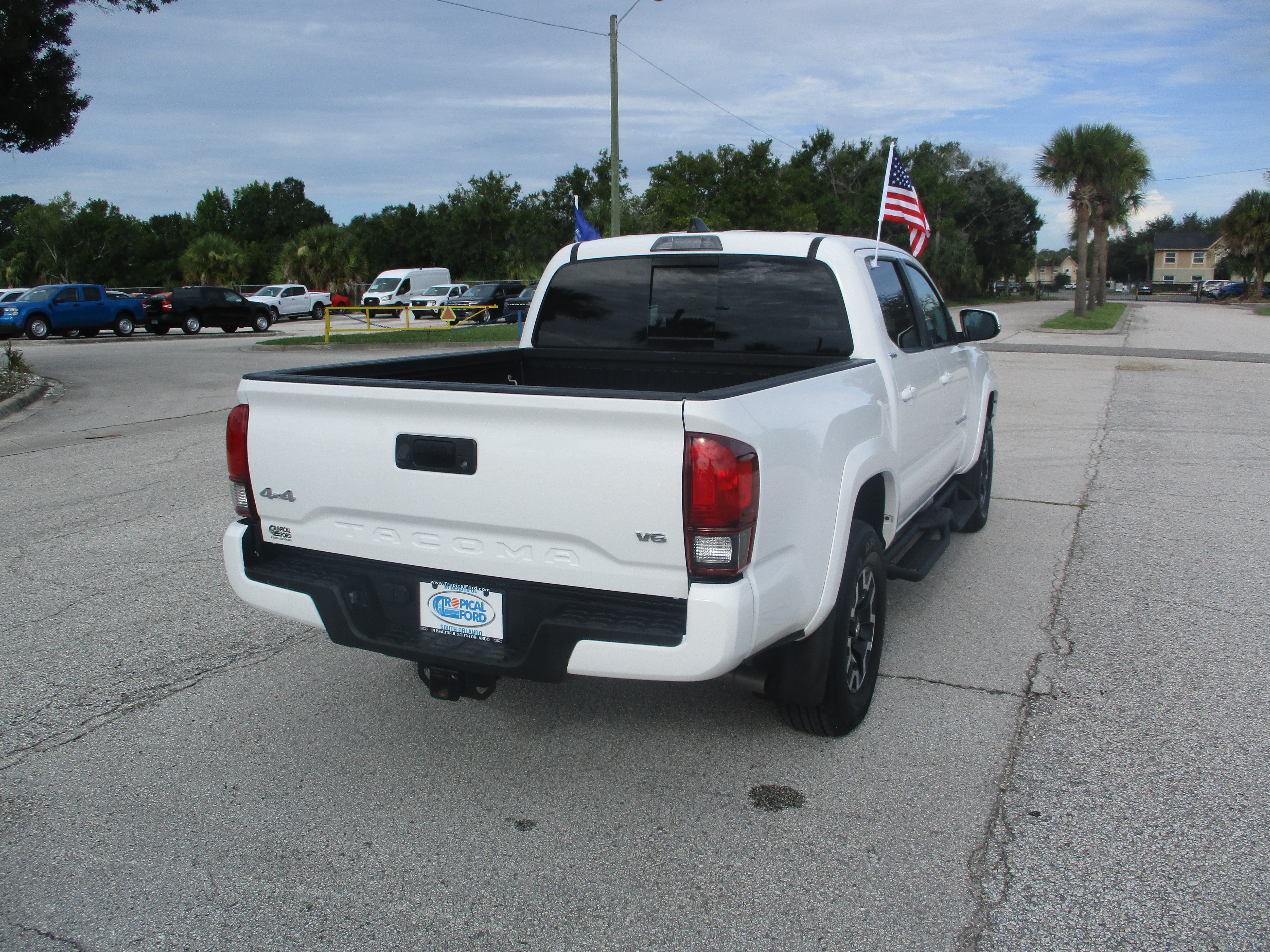 Used 2023 Toyota Tacoma SR5 w/ Technology Package AWD/4WD image 7
