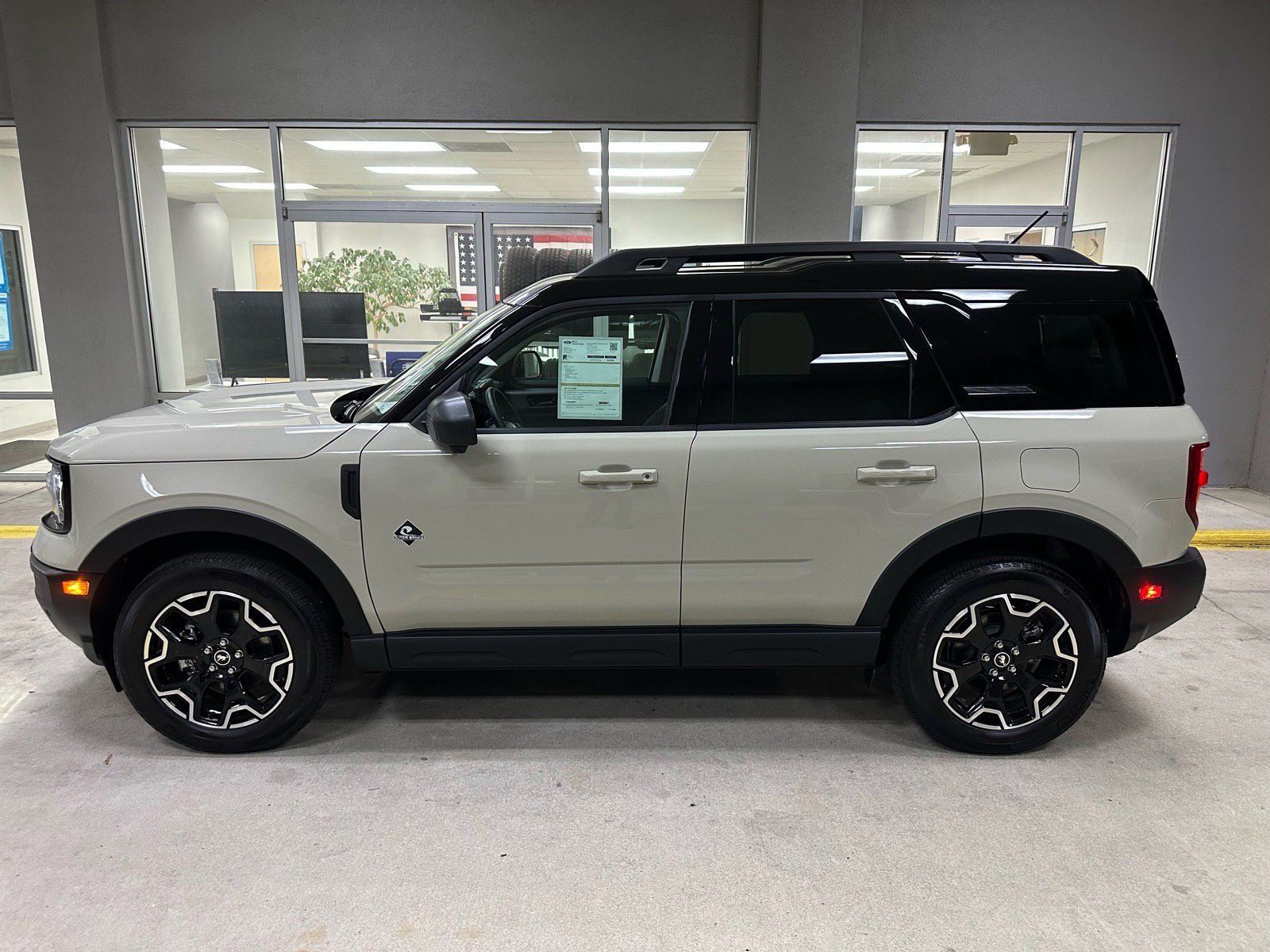 Certified 2025 Ford Bronco Sport Outer Banks w/ Outer Banks Tech Package+ image 2