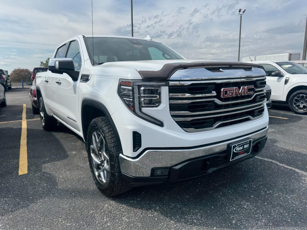 Used 2023 GMC Sierra 1500 SLT w/ SLT Premium Package AWD/4WD image 2