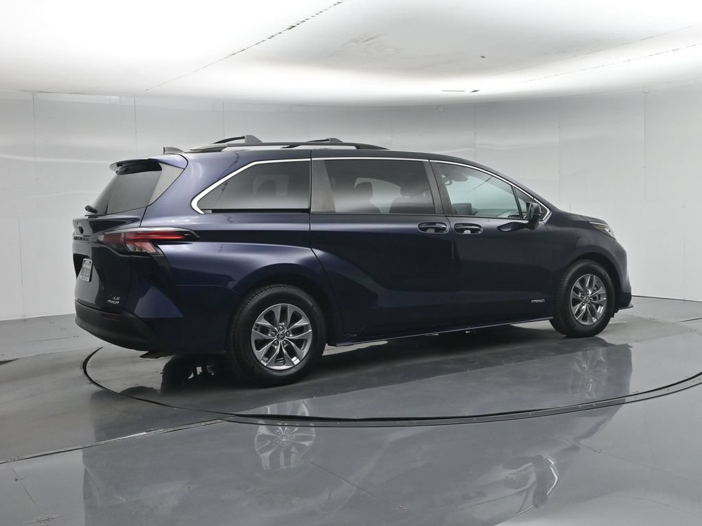 Used 2021 Toyota Sienna LE w/ LE Plus Package FWD image 32