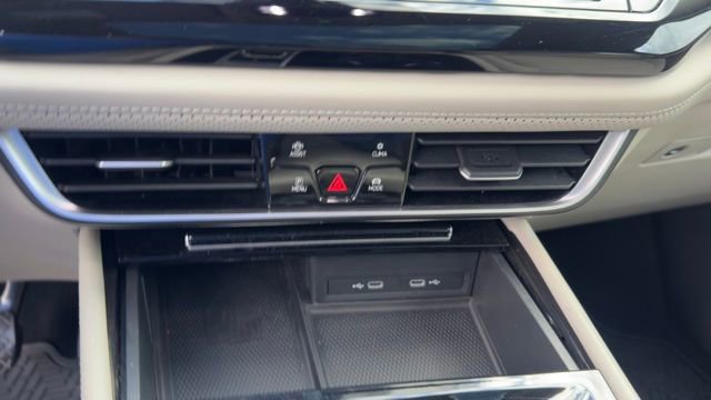 Used 2024 Volkswagen Atlas SE w/ Panoramic Sunroof Package image 16