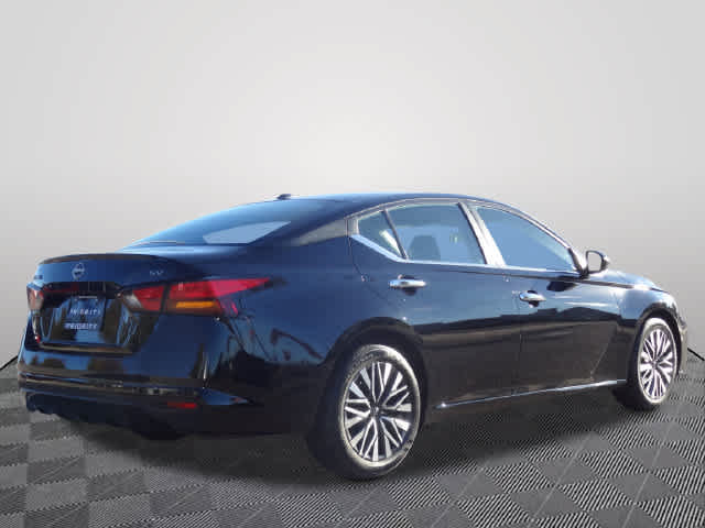 Used 2024 Nissan Altima 2.5 SV FWD image 3