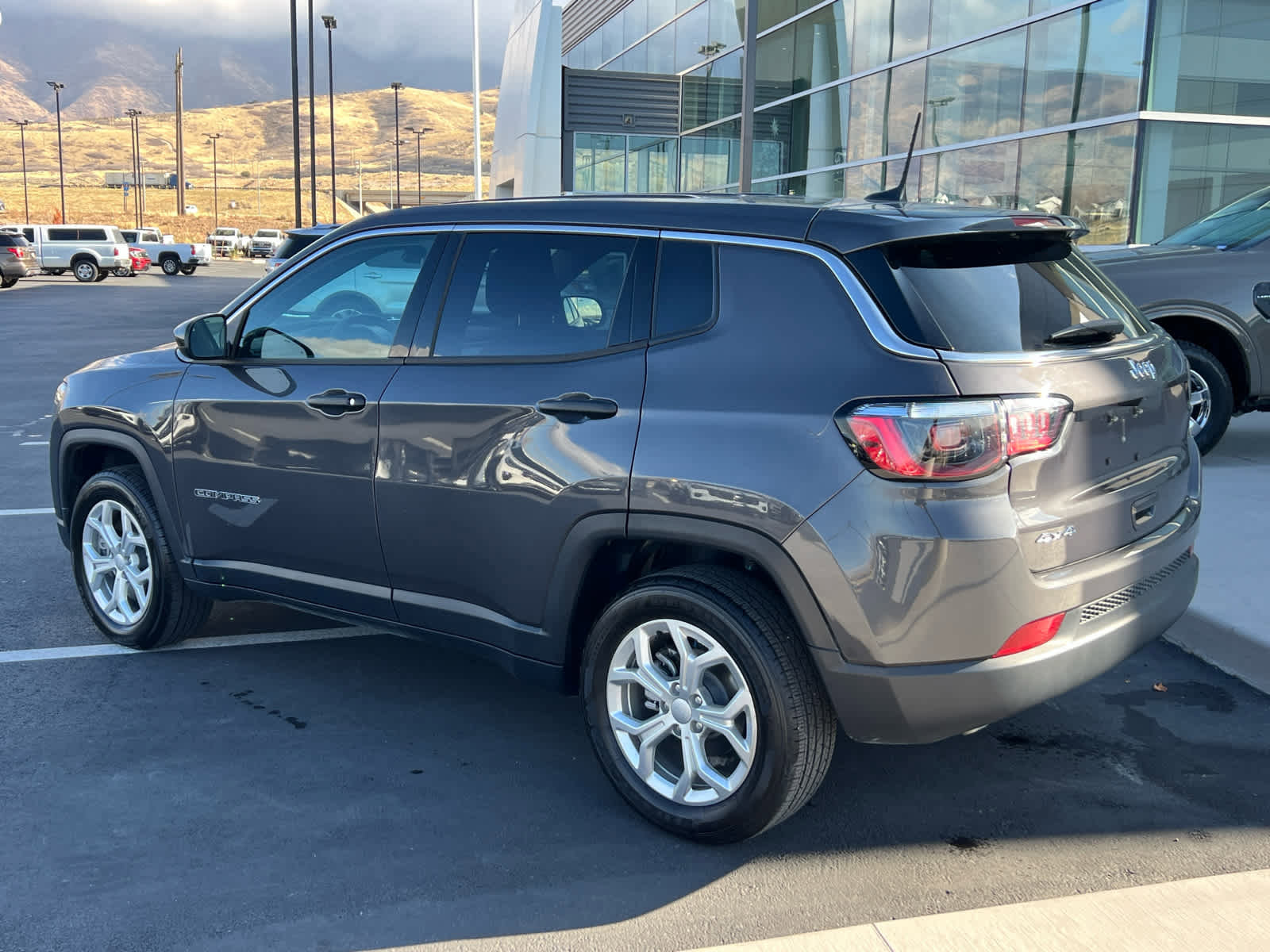 Used 2024 Jeep Compass Sport image 11