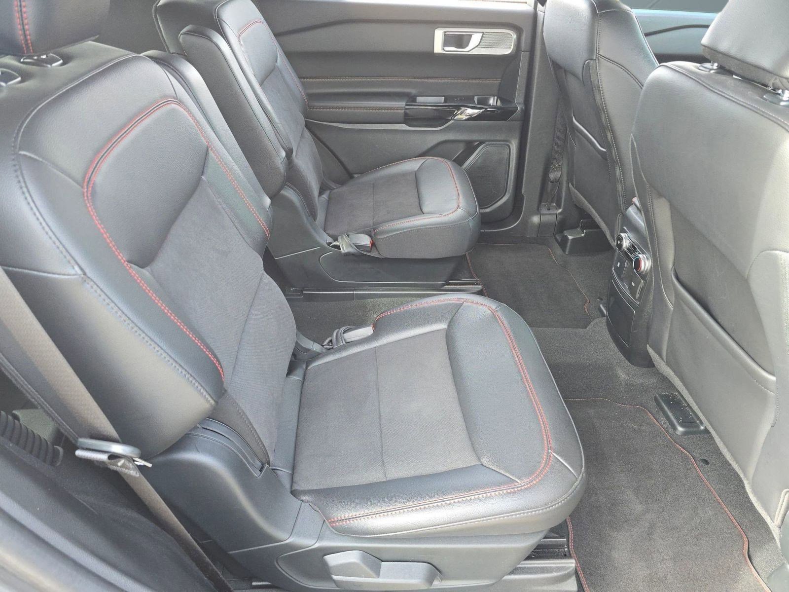 Certified 2024 Ford Explorer ST-Line w/ Class IV Trailer Tow Package image 29