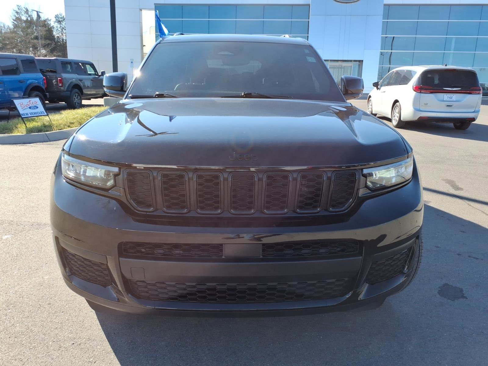 Used 2024 Jeep Grand Cherokee L Altitude image 8