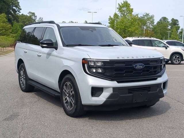 Certified 2025 Ford Expedition Active RWD image 2