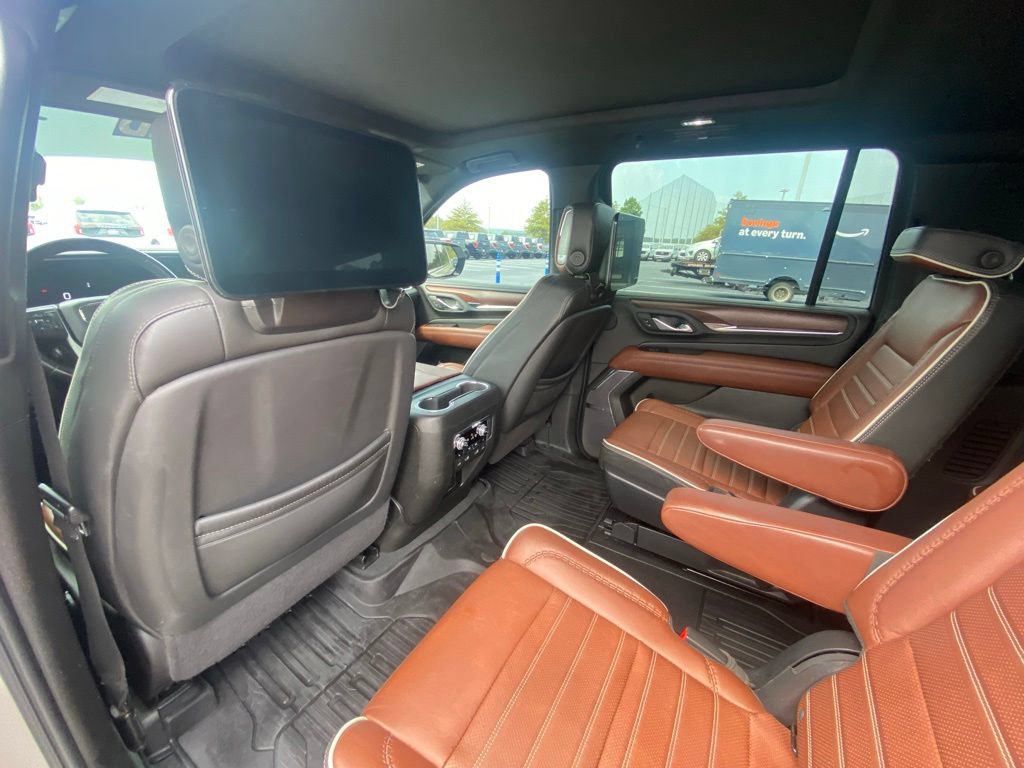 Used 2023 GMC Yukon XL Denali Ultimate AWD/4WD image 24