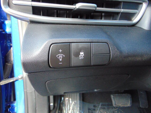 Used 2025 Hyundai Elantra Limited FWD image 19