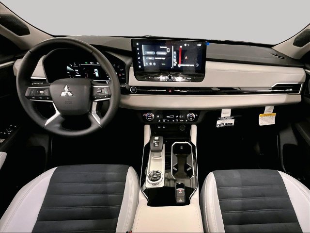Used 2026 Mitsubishi Outlander SE FWD image 14