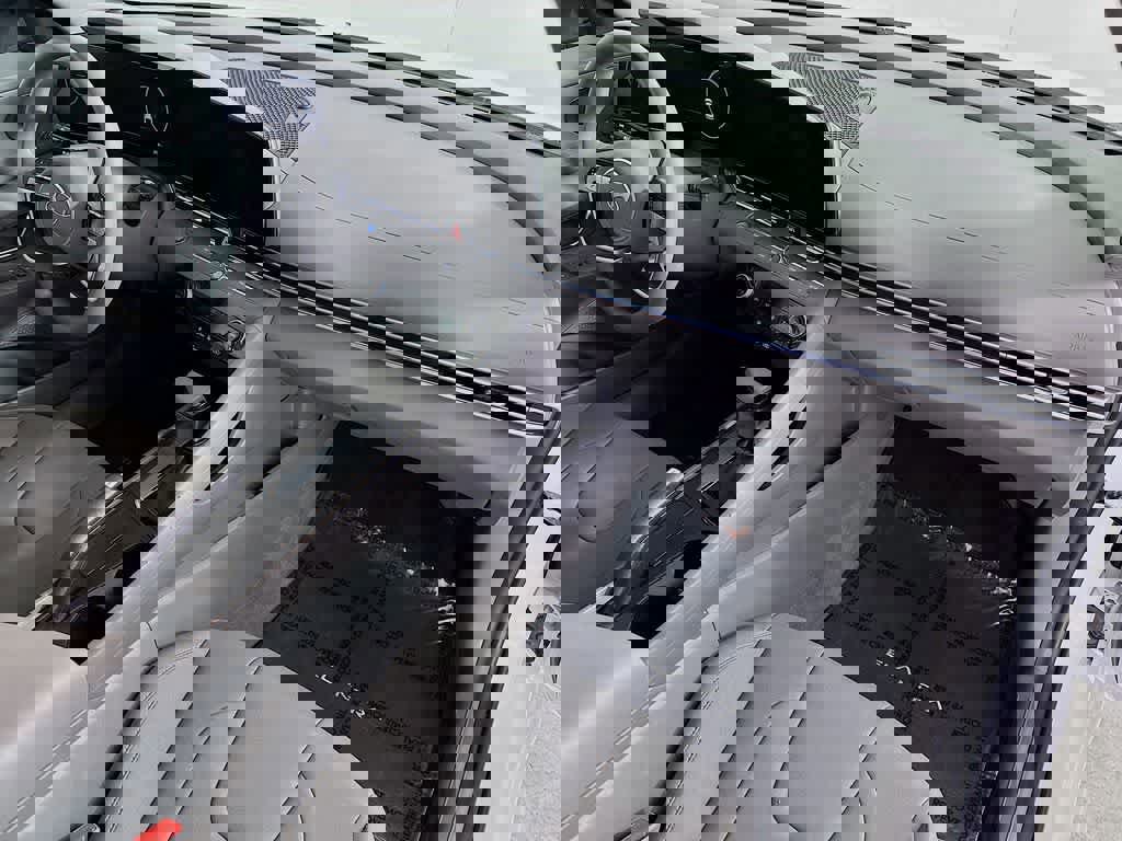 Used 2024 Hyundai Elantra SEL image 31