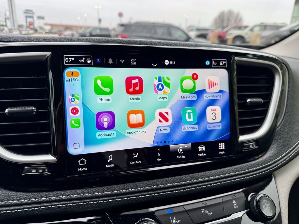 Used 2024 Chrysler Pacifica Select image 26