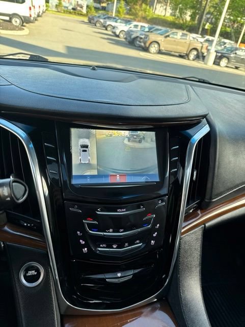 Used 2018 Cadillac Escalade Luxury AWD/4WD image 35