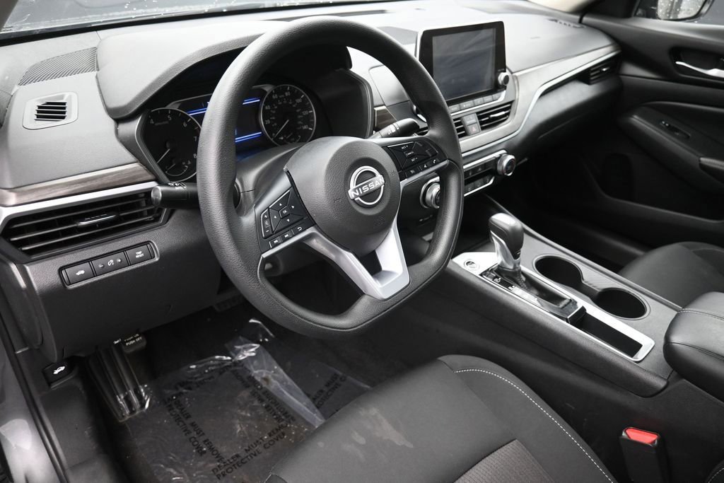 Used 2025 Nissan Altima 2.5 SV FWD image 17