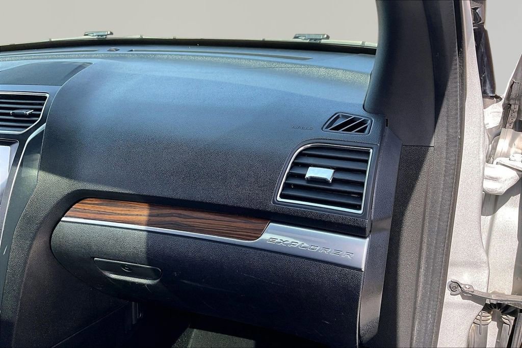 Certified 2019 Ford Explorer Limited w/ Class III Trailer Tow Package image 17