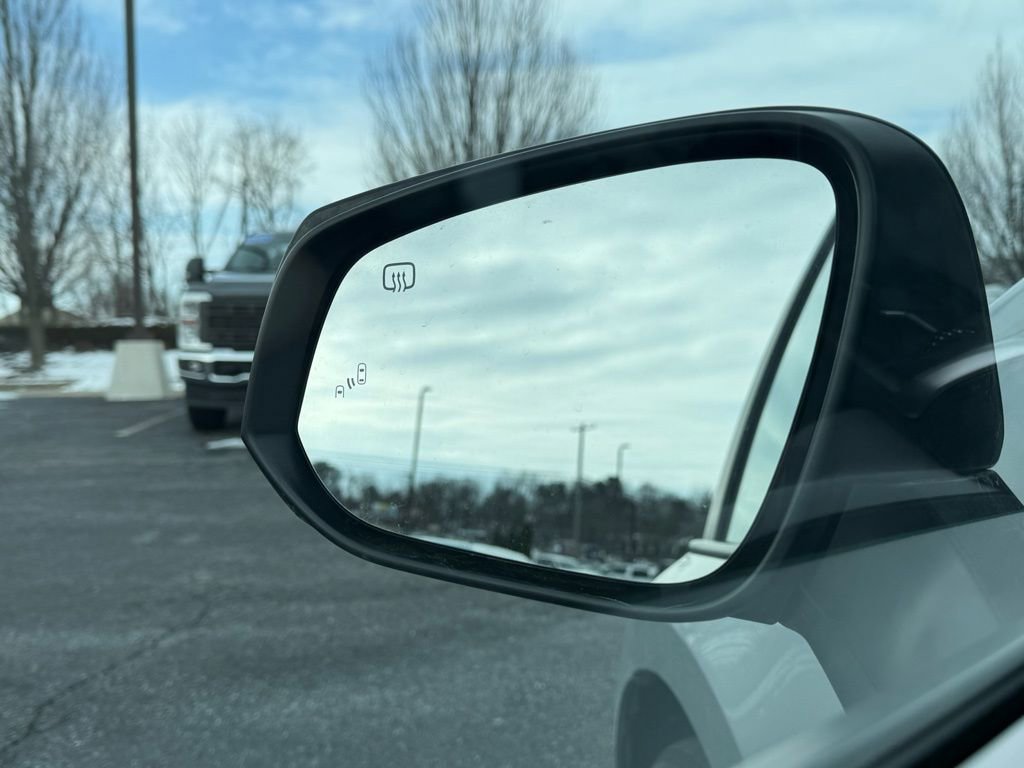 Used 2025 Toyota Sienna XSE w/ XSE Plus Package image 4