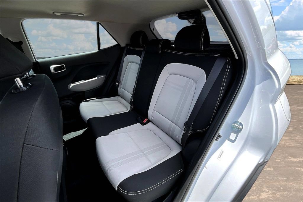 Used 2025 Hyundai Venue SEL FWD image 24
