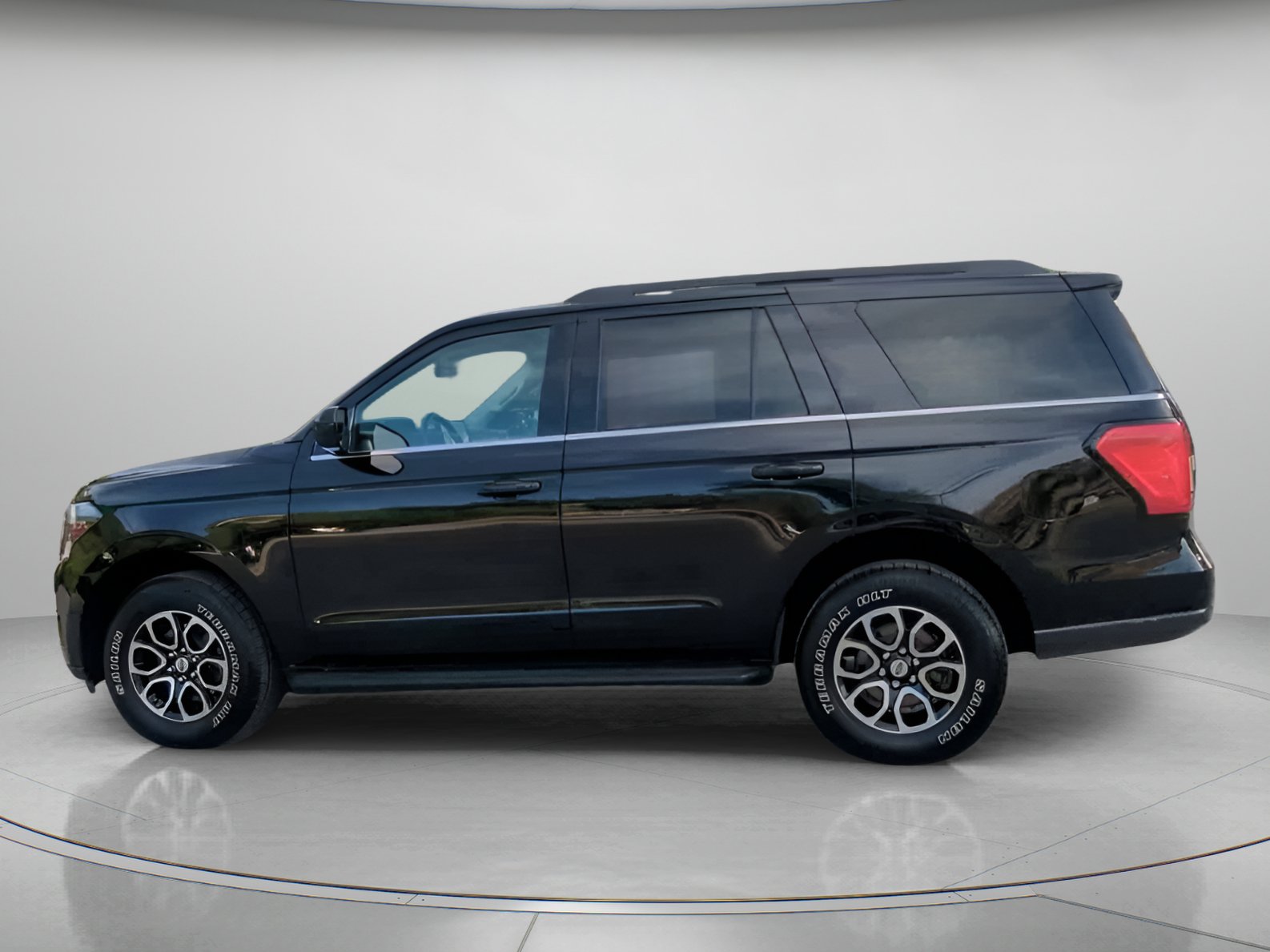 Certified 2024 Ford Expedition XLT RWD image 17