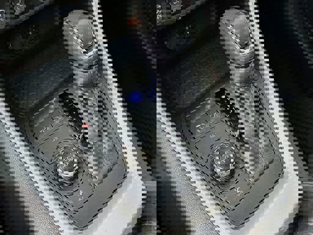 Used 2021 Toyota RAV4 XLE Premium image 19