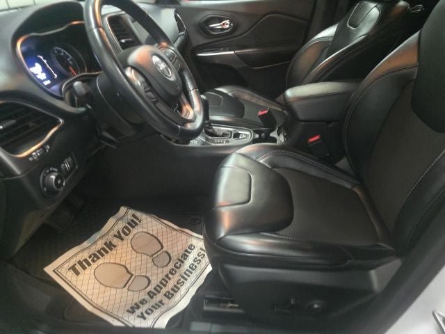 Used 2019 Jeep Cherokee Latitude Plus w/ Cold Weather Group AWD/4WD image 17