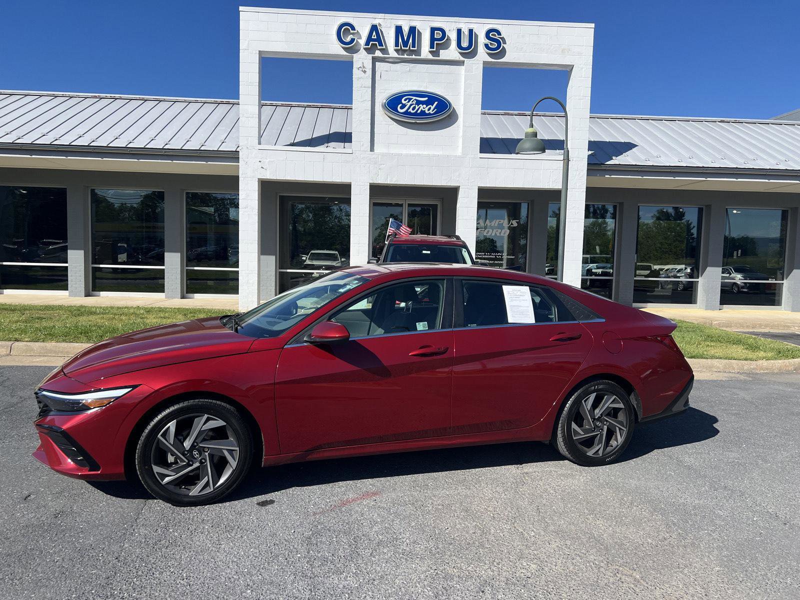 Used 2024 Hyundai Elantra SEL w/ Convenience Package image 2