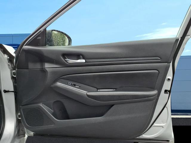 Used 2023 Nissan Altima 2.5 SV FWD image 11