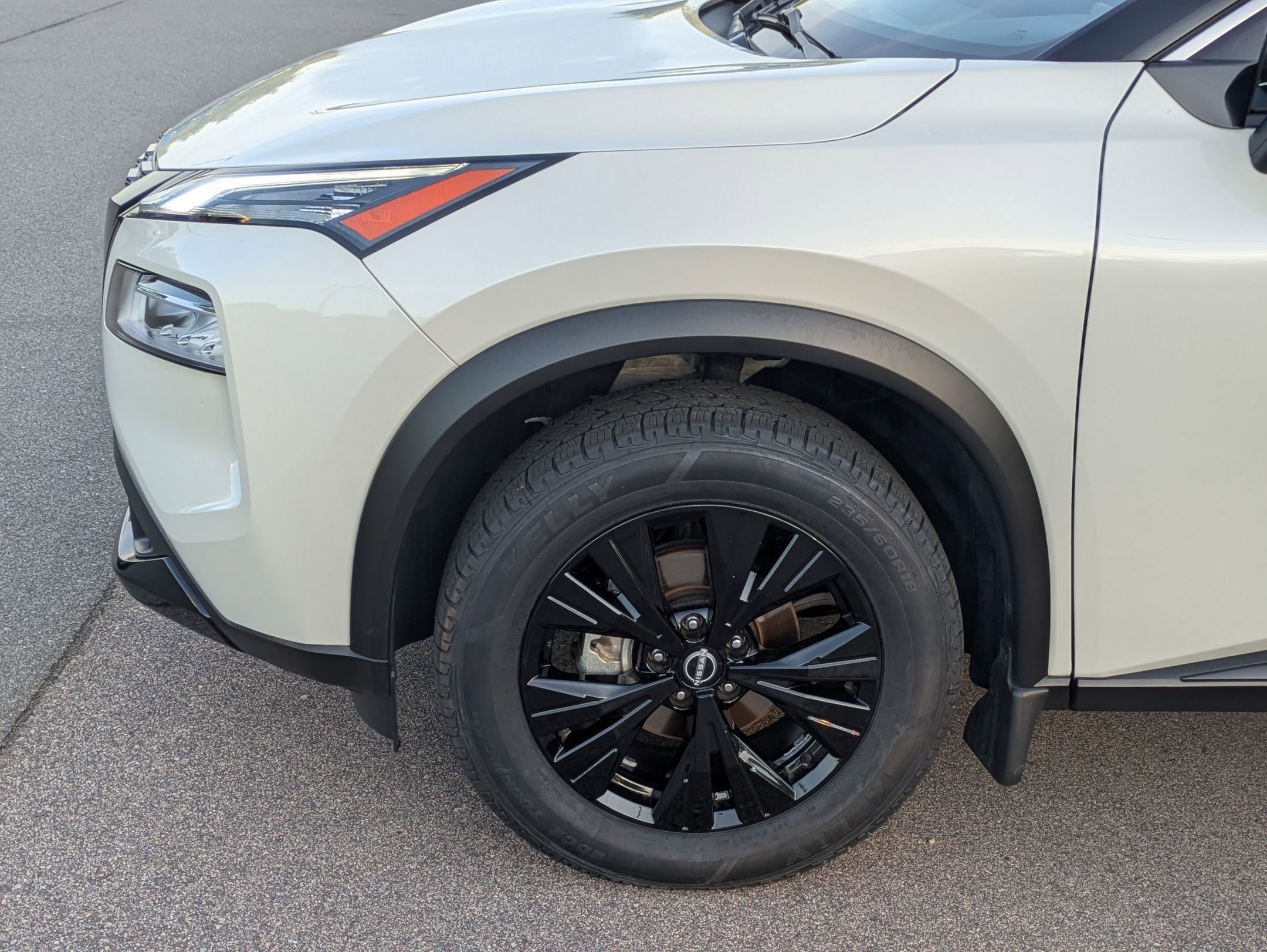 Used 2023 Nissan Rogue SV w/ SV Premium B Package FWD image 11