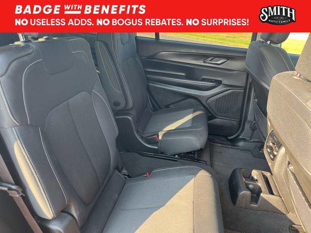 Used 2023 Jeep Grand Cherokee L Laredo image 13