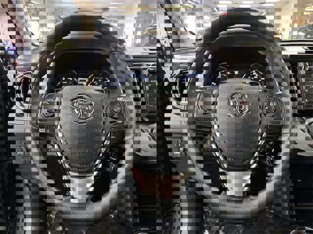 Used 2018 Toyota RAV4 LE image 5