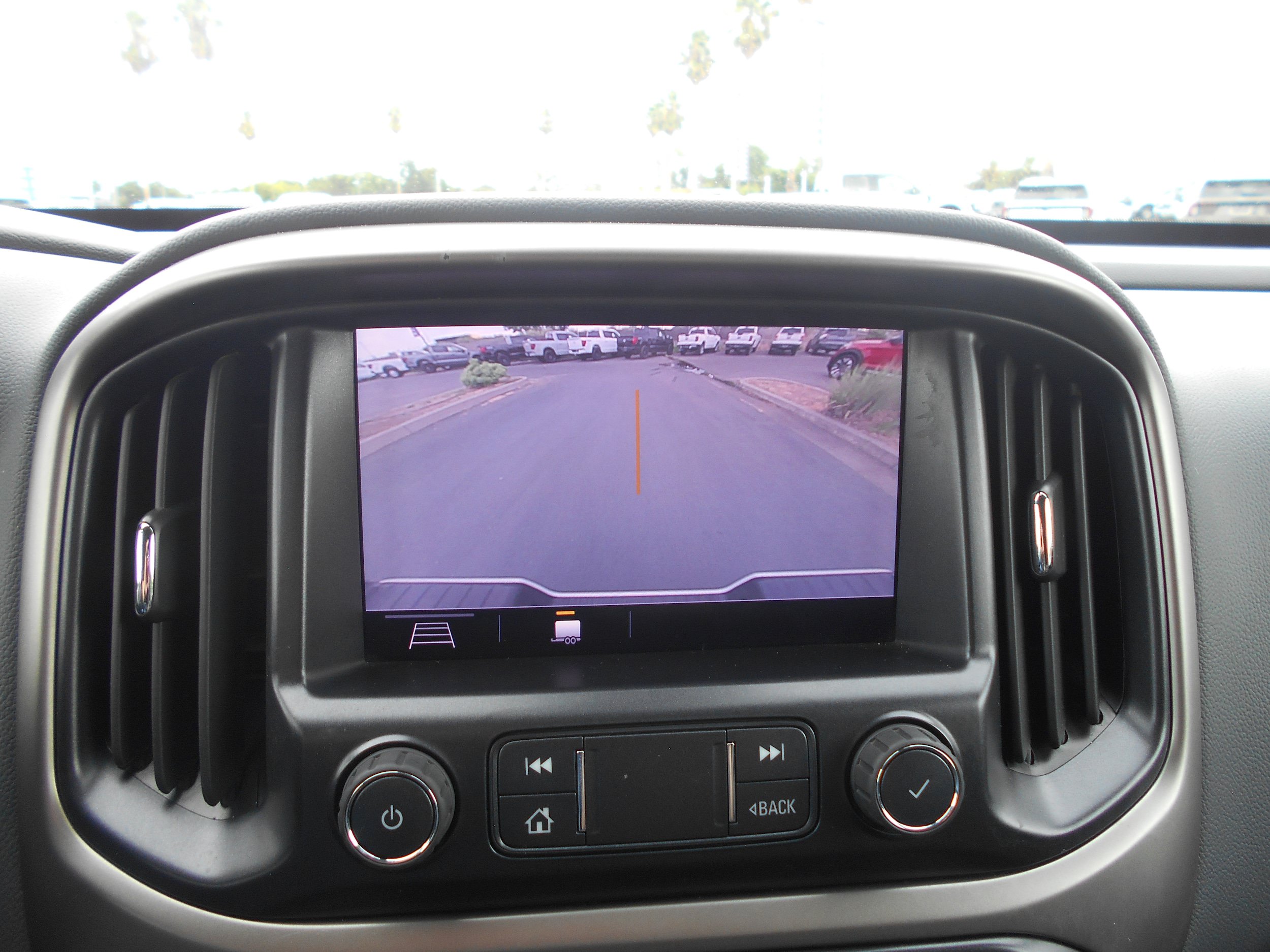 Used 2021 Chevrolet Colorado Z71 w/ Safety Package AWD/4WD image 13