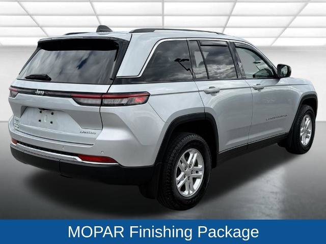 Used 2022 Jeep Grand Cherokee Laredo w/ Luxury Tech Group I AWD/4WD image 9