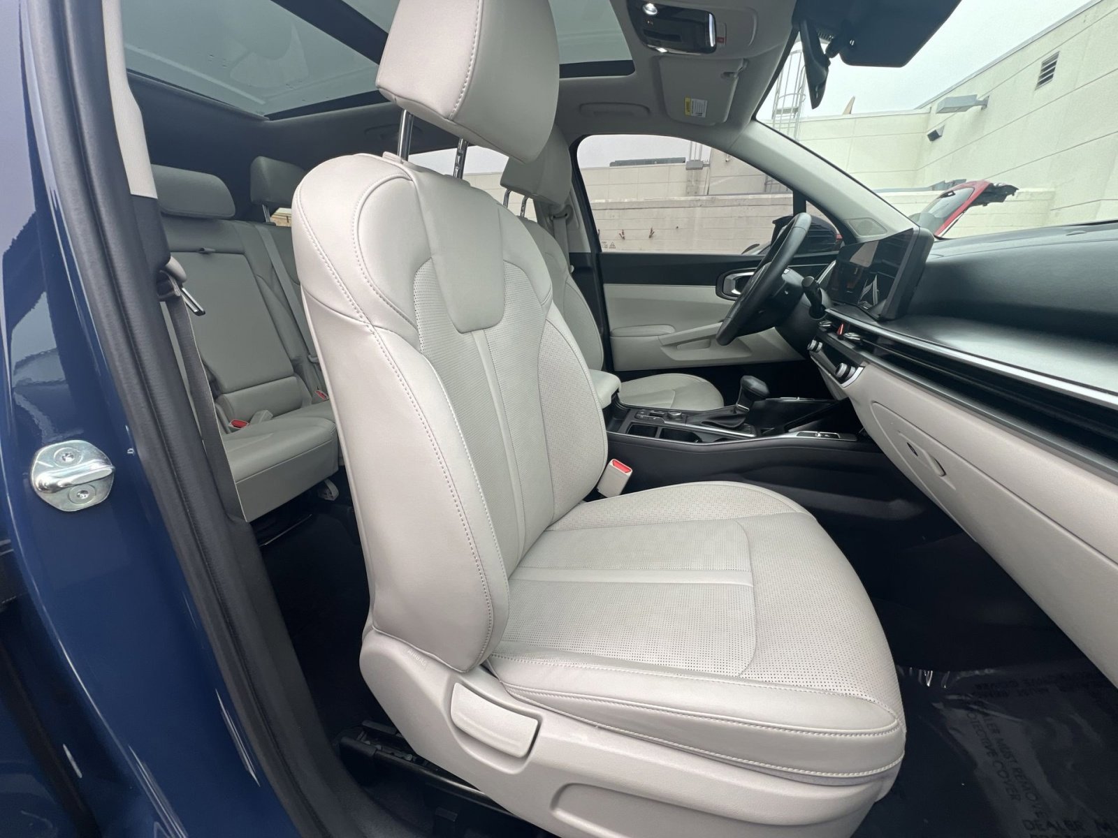 Used 2024 Kia Sorento S w/ Panoramic Sunroof Package image 27