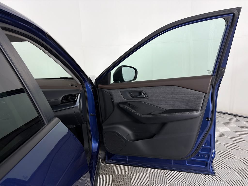 Used 2021 Nissan Rogue S AWD/4WD image 28
