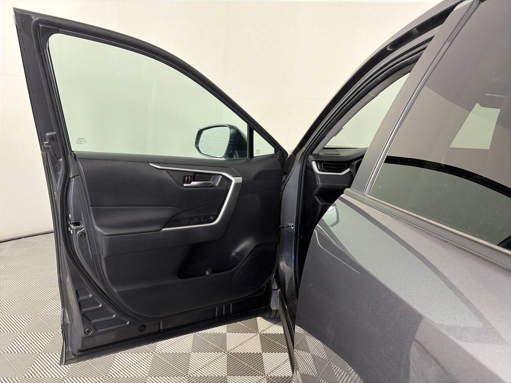 Used 2024 Toyota RAV4 XLE AWD/4WD image 10