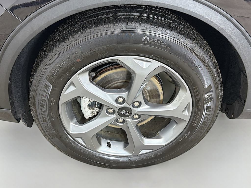 Certified 2025 Ford Escape ST-Line w/ Equipment Group 301A FWD image 17