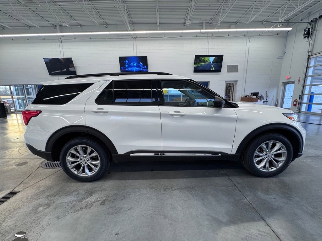 Certified 2023 Ford Explorer XLT w/ Equipment Group 202A AWD/4WD image 7