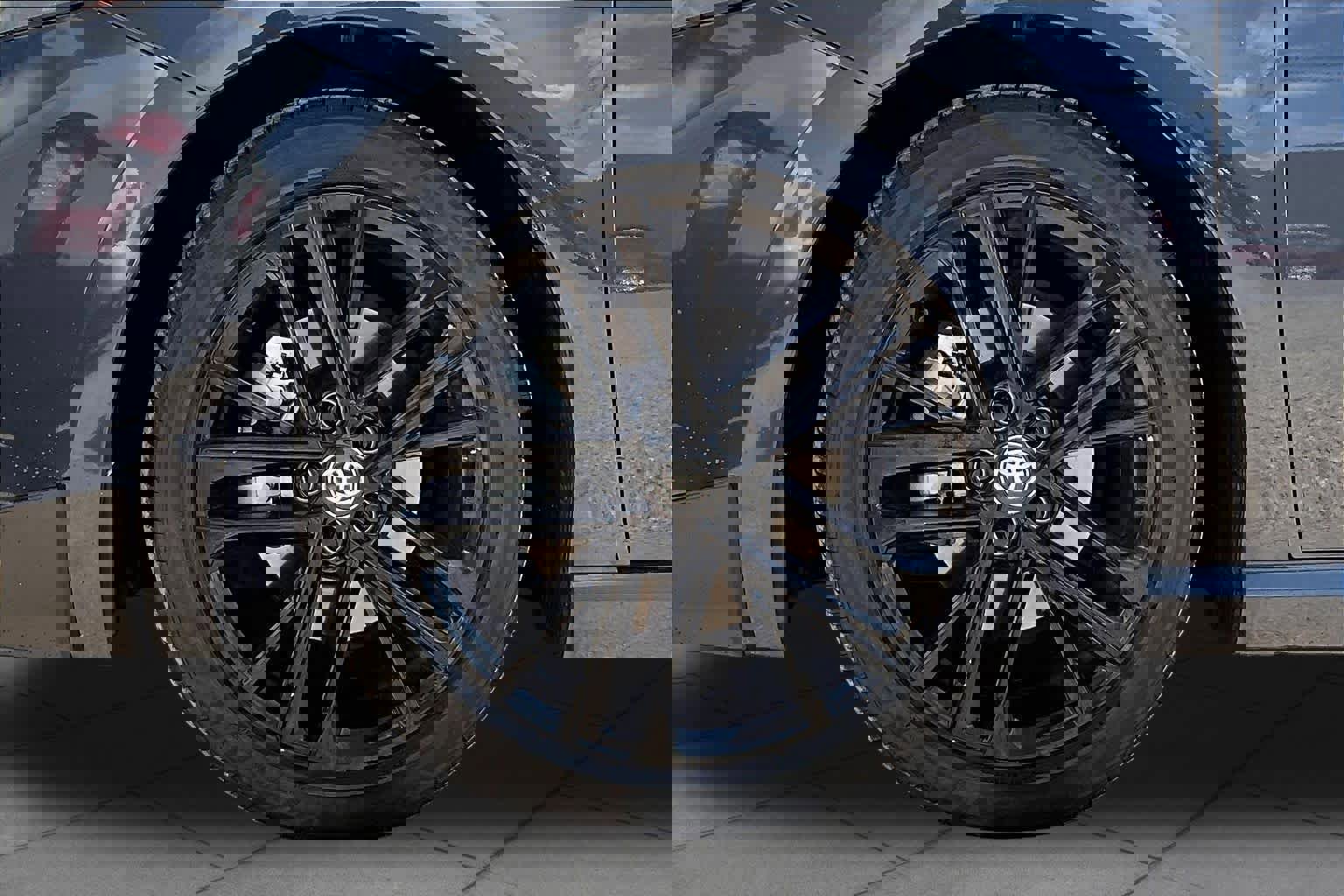 Used 2025 Toyota Camry SE image 12