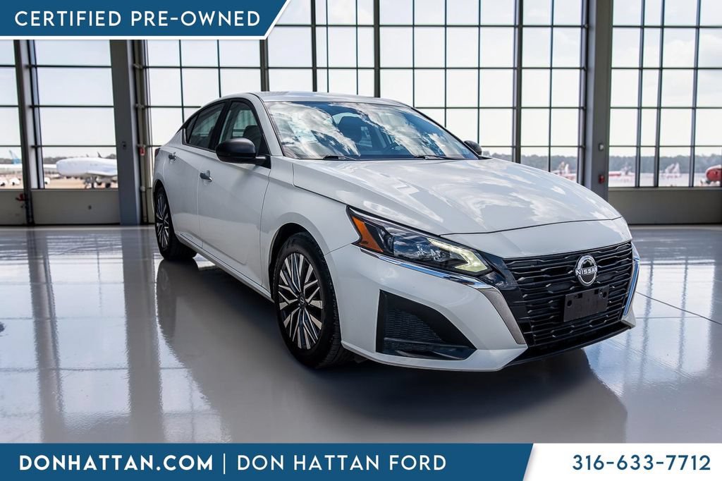 Used 2025 Nissan Altima 2.5 SV FWD image 32