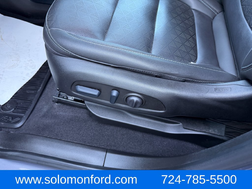 Used 2023 Chevrolet Bolt LT w/ Infotainment Package FWD image 11