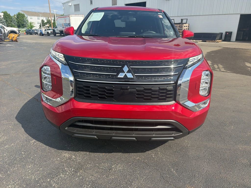 Used 2024 Mitsubishi Outlander ES AWD/4WD image 10