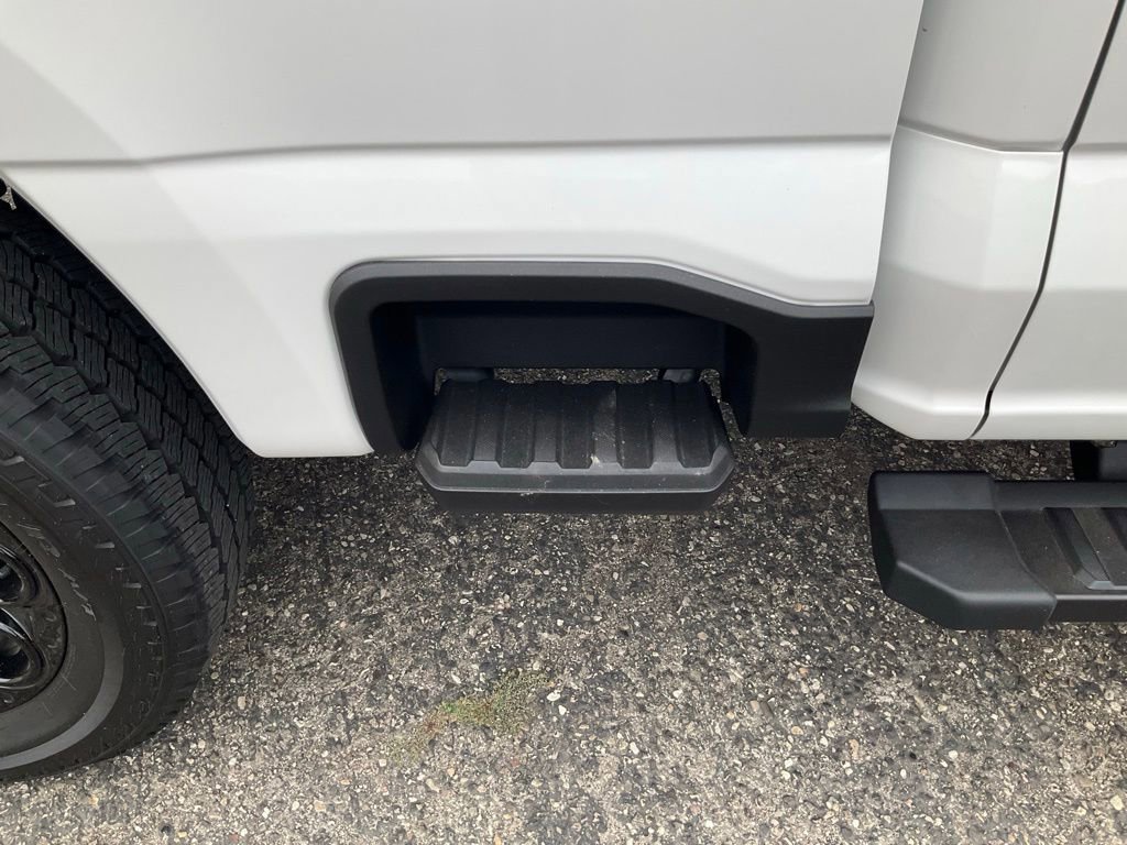 Certified 2025 Ford F350 Lariat w/ Black Appearance Package image 33