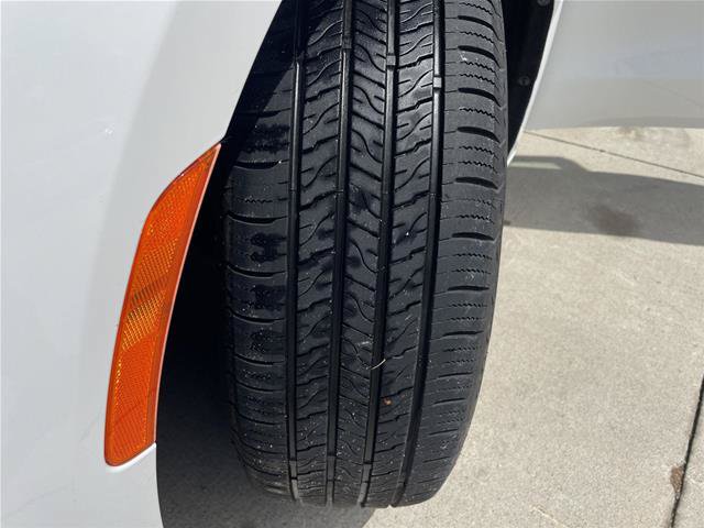Used 2024 Chrysler Pacifica Touring-L FWD image 11