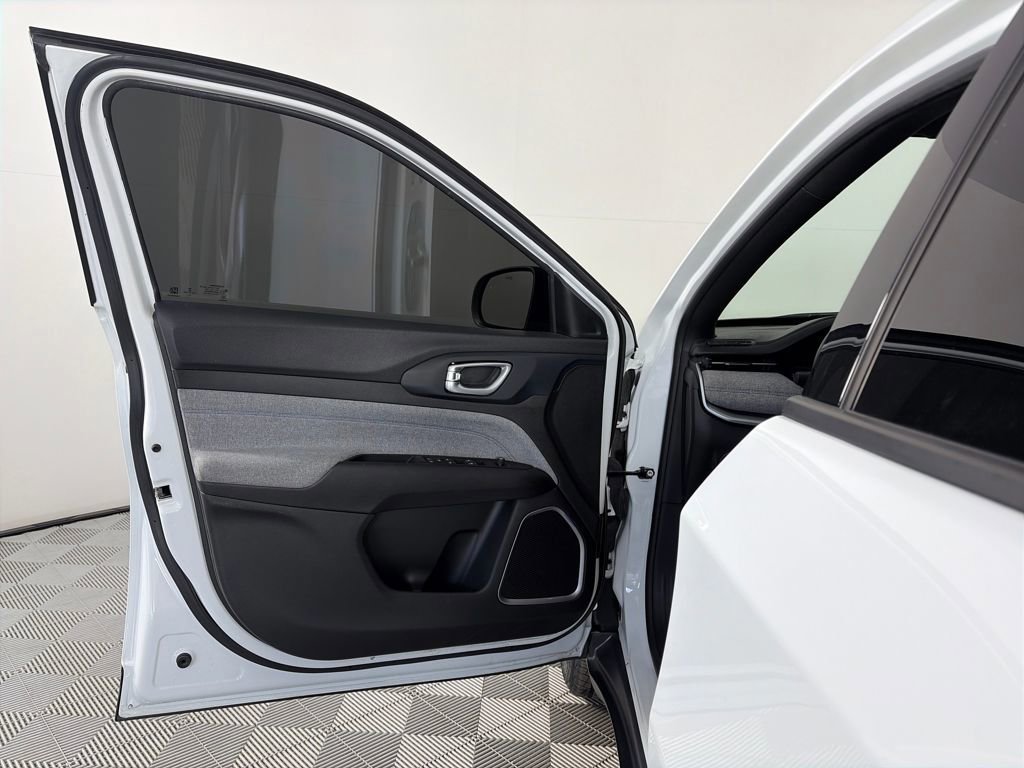 Used 2023 Jeep Compass Sport image 10