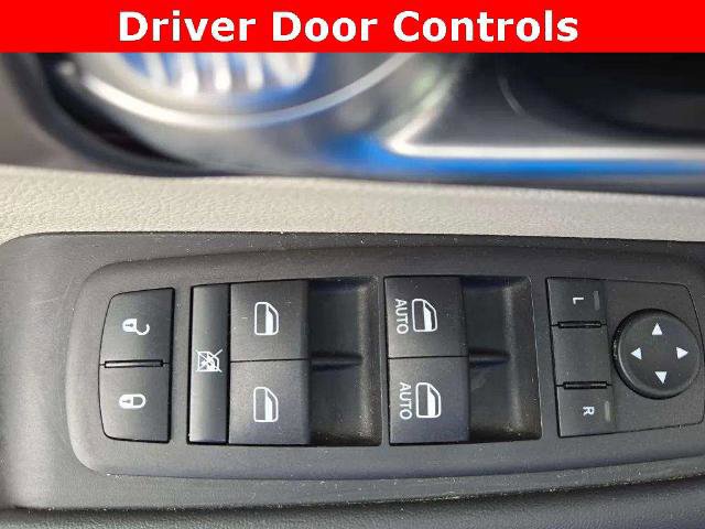 Used 2024 Chrysler Pacifica SELECT image 21