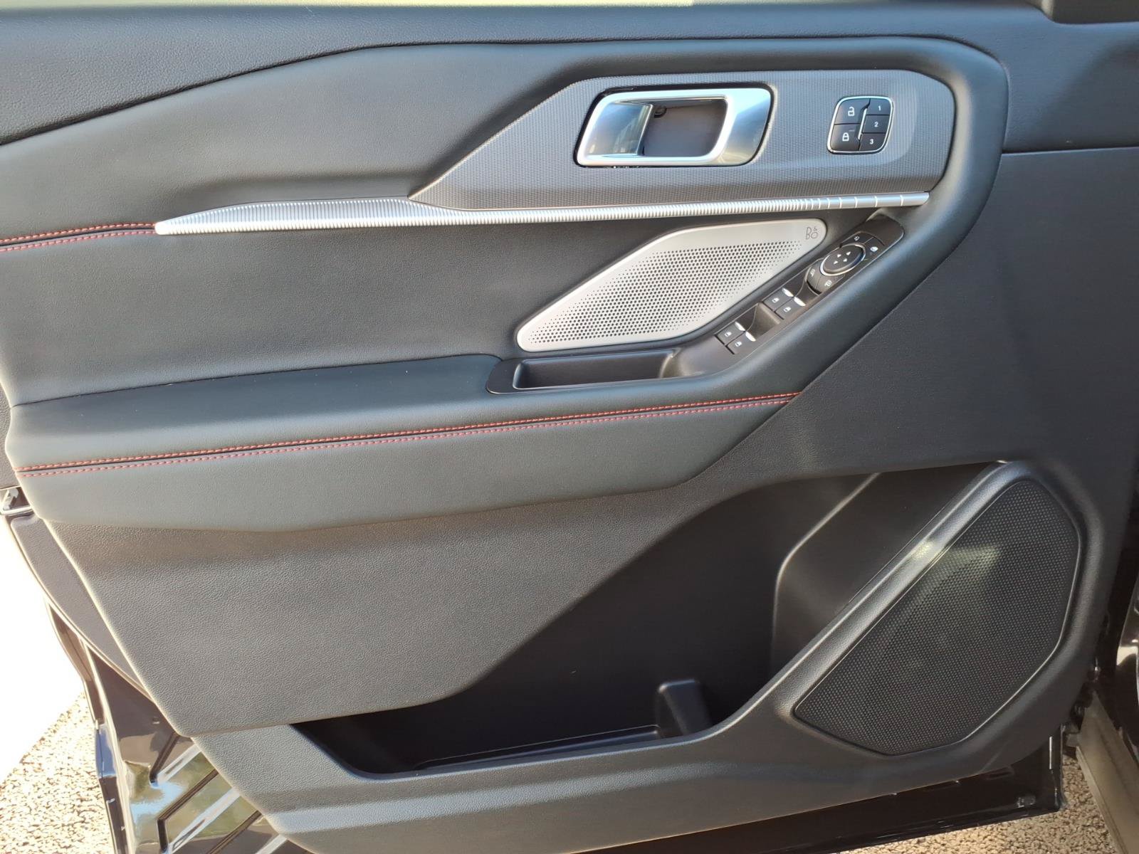 Certified 2025 Ford Explorer ST AWD/4WD image 12