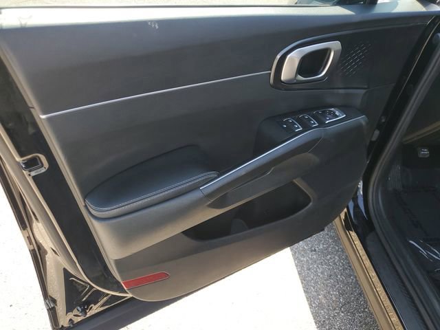 Used 2021 Kia Sorento LX image 16