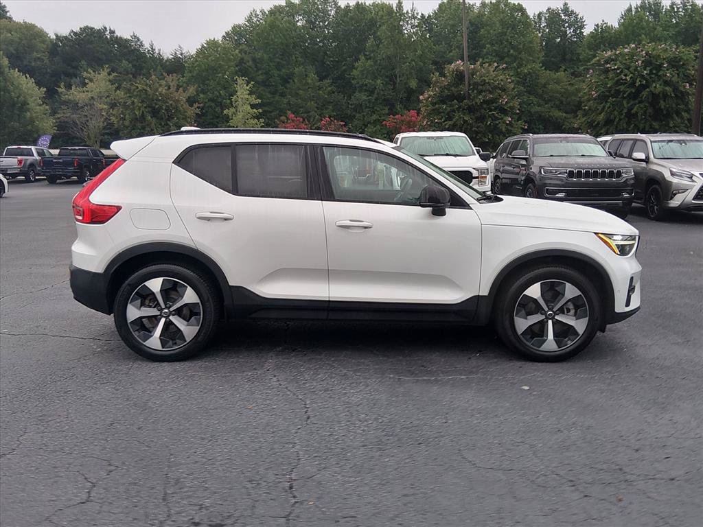 Used 2023 Volvo XC40 B4 Ultimate FWD image 3