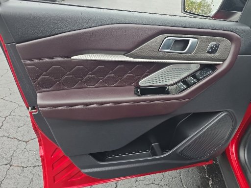 Certified 2025 Ford Explorer Platinum w/ Ultimate Package AWD/4WD image 20