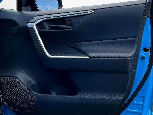 Used 2019 Toyota RAV4 LE w/ Carpet Mat Package AWD/4WD image 31